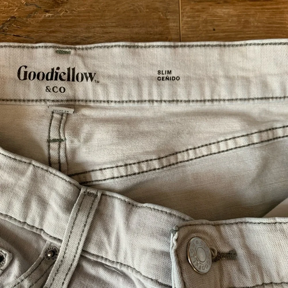 Goodfellow Jean white, size (33x30) T-Shirt size L